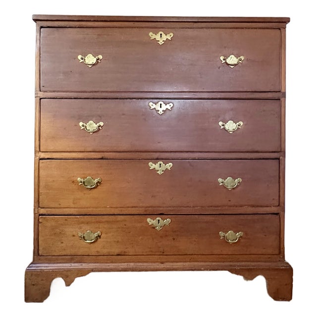 Early 19th Century American Pennsylvania Pine Chest of Drawers For Sale