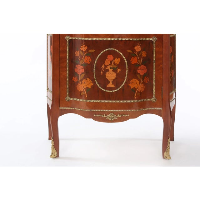 Louis XV Style Bronze Mounted China / Display Cabinet For Sale In New York - Image 6 of 13