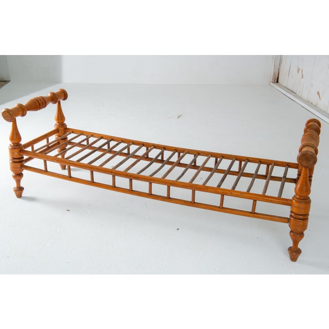 1850s Hand-Carved Maple Wood Daybed, American Craftsman Style For Sale - Image 9 of 13