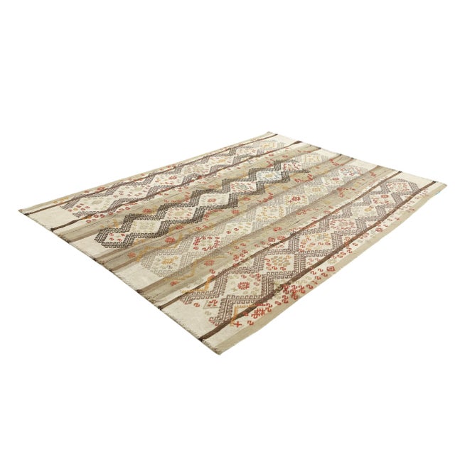 Traditional Mid 20th Century Embroidered Vintage Turkish Kilim Rug For Sale - Image 3 of 7