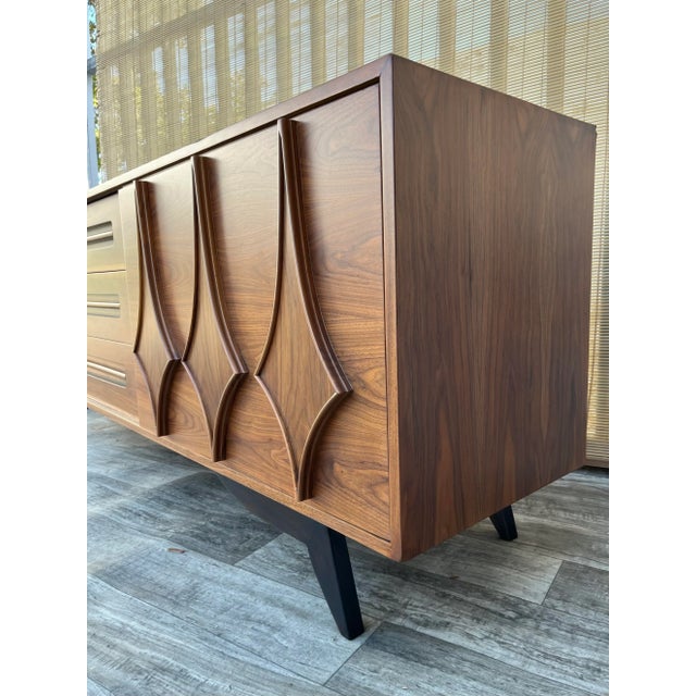 Wood Mid Century Modern Six Drawers Credenza by Young Manufacturing. Circa 1960s For Sale - Image 7 of 12