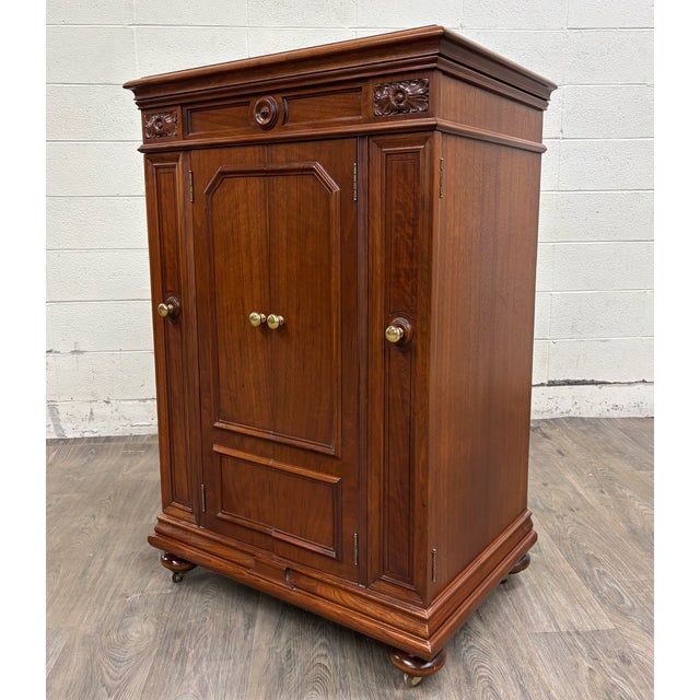 1920s Antique Victor Victrola Orthophonic Floral Carved Walnut Credenza Cabinet For Sale - Image 5 of 17