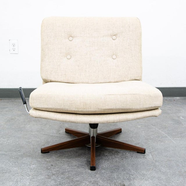 Unique Swedish swivel lounge / side chair by Slatte Mobler. The minimalist styled seat sits on a 5 point metal frame....