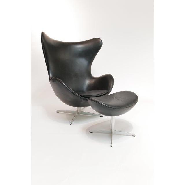 Mid 20th Century Arne Jacobsen Black Leather Egg Chair with Ottoman for Fritz Hansen For Sale - Image 12 of 15