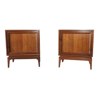 1960s Pair of Restored Mid Century Modern Walnut Nightstands For Sale