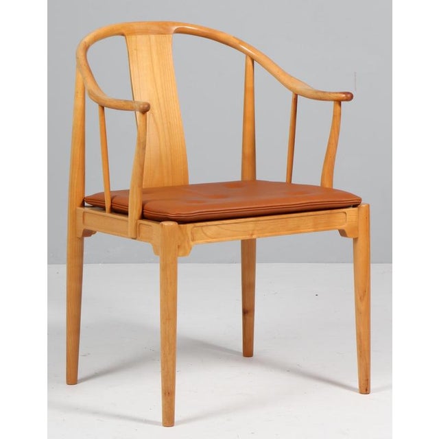 Hans J. Wegner famous and beautiful chair is an adaptation of an old Chinese chair of the Ming dynasty; “China Chair”. A...