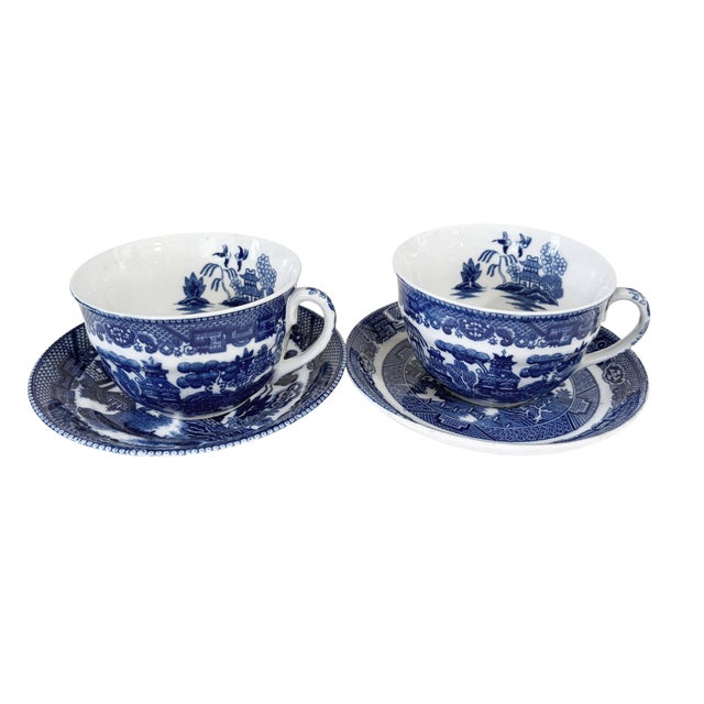 1940s Vintage Blue & White Porcelain Willow Pattern Set of 4 Tea Cups For Sale - Image 5 of 10