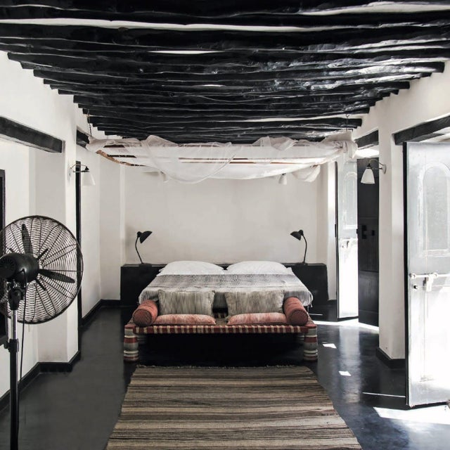 Measurements: 274 X 165 cm / 107.9 X 65 in (inches) Workmanship: Not Knotted Age: Ancient Material: Wool (Weft) - Wool (Warp)