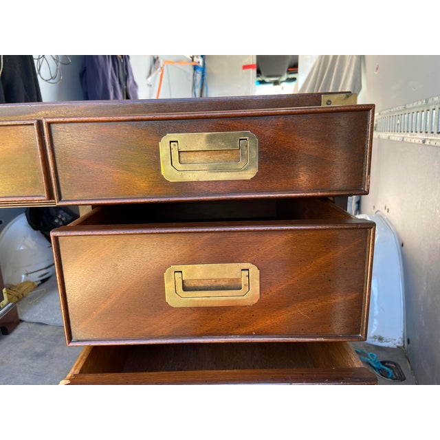Vintage Sligh Furniture Leather Top Mid Century Modern Campaign Executive Desk For Sale - Image 14 of 17