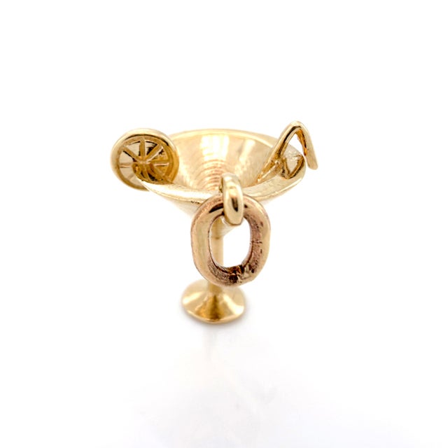 Modern 14k Yellow Gold Martini Glass Charm With Straw & Lemon Slice For Sale - Image 3 of 9