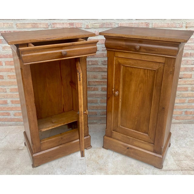 Early 20th Century French Provincial Walnut Nightstands, 1920, Set of 2 For Sale In Miami - Image 6 of 18
