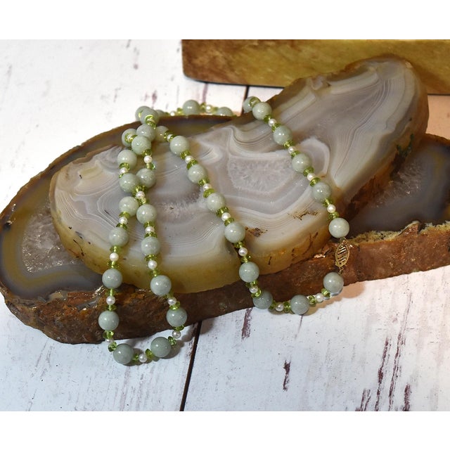 Modern Natural Green Jadeite Beaded Necklace With Pearls and Peridot 14k Gold For Sale - Image 3 of 13