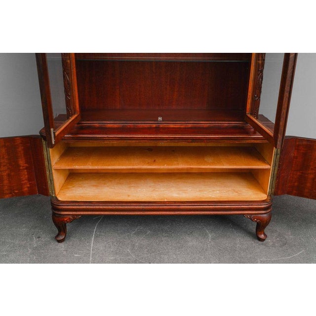 Art Nouveau Display Cabinet in Walnut, 20th Century For Sale - Image 15 of 18