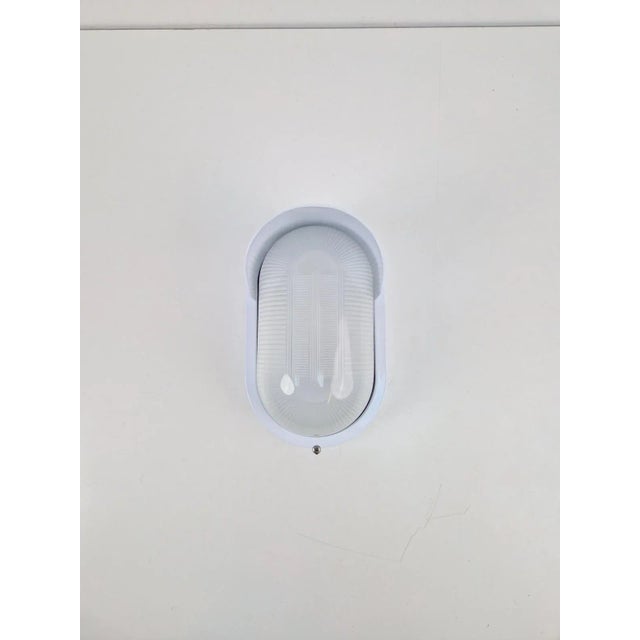 1970s Vintage Simes Oval Tipo 200 Outdoor Wall Lamp in White Metal and Glass, Italy, 1980s, Set of 8 For Sale - Image 5 of 16