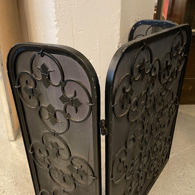 Mid 20th Century Hollywood Regency Scrolled Iron and Mesh Trifold Fireplace Screen For Sale In New York - Image 6 of 10