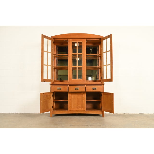 Late 20th Century Stickley Style Mission Oak Arts & Crafts Lighted Breakfront Bookcase Cabinet For Sale - Image 5 of 18