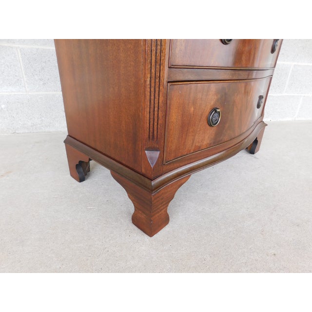 Wood Vintage Mahogany Georgian III Style Bow Front Chest 28.5w For Sale - Image 7 of 14