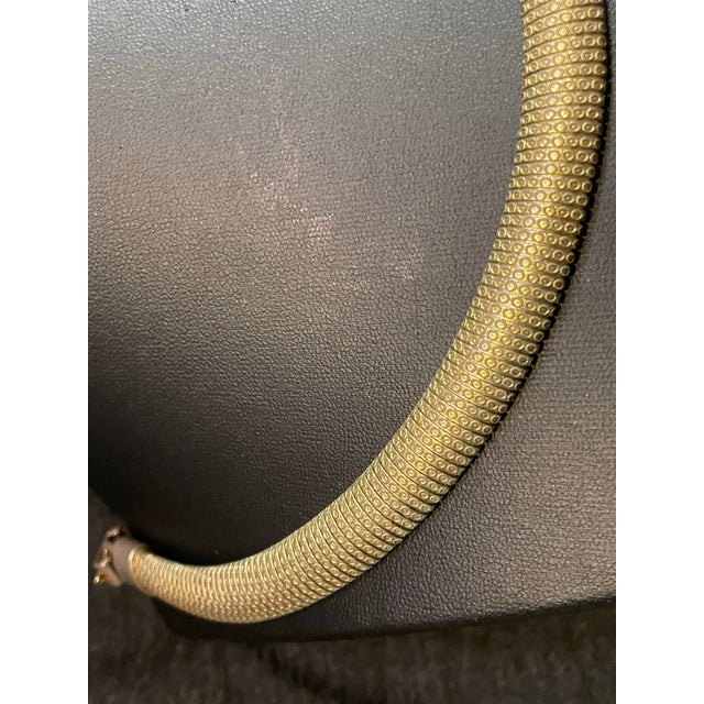 Mid-Century Modern 1950s Textured Omega Choker Necklace Tubular Mesh/Coil Method (Tubogas Style) Over a Hollow Core. For Sale - Image 3 of 5