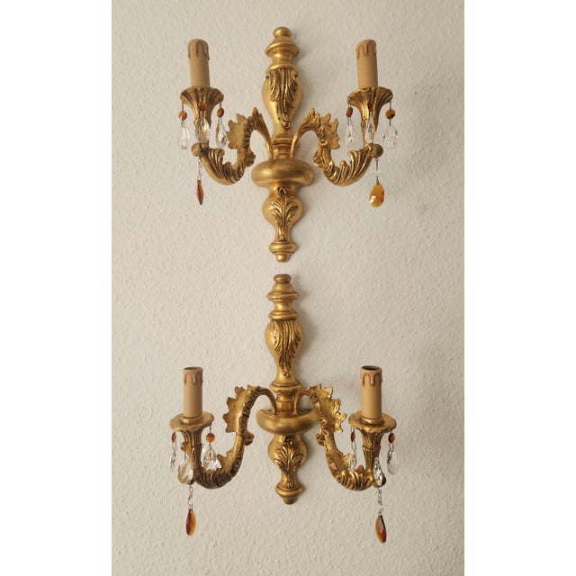 Gold Antique Florentine Wall Lamp in Wood and Hand-Carved Gilded in Gold Leaf with Crystal Pendants, Italy, 1950s For Sale - Image 8 of 18