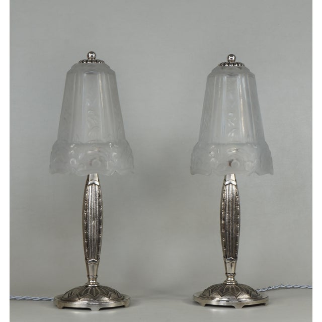 Maynadier A pair of French art deco lamps by Maynadier made circa 1925-1930. The nickel-plated bronze or solid brass bases...