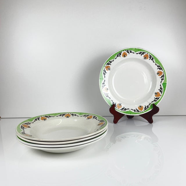 Set of 5 Sarreguemines "Maroussia" soup plates, early 20th century White, green, orange and black Dimensions: Diameter: 23...