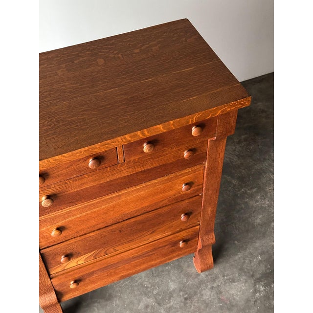 Early 20th Century Quartersawn Oak Chest of Drawers, Turn-of-the-Century For Sale - Image 10 of 18