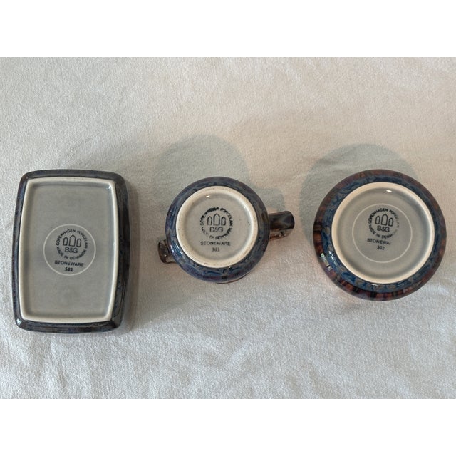 1970s 1970s Bing & Grøndahl Mexico Collection Quistgaard. Creamer (303), Sugar (302), and Sweetener (582)- 3 Pieces For Sale - Image 5 of 6