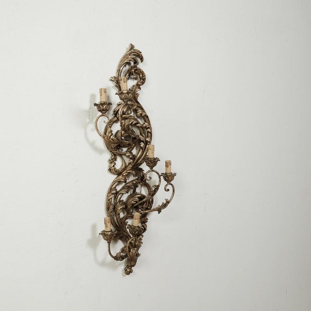 Large wall lamp, Italian production, original from the mid-20th century, made in Baroque style. Carved wood with metal...