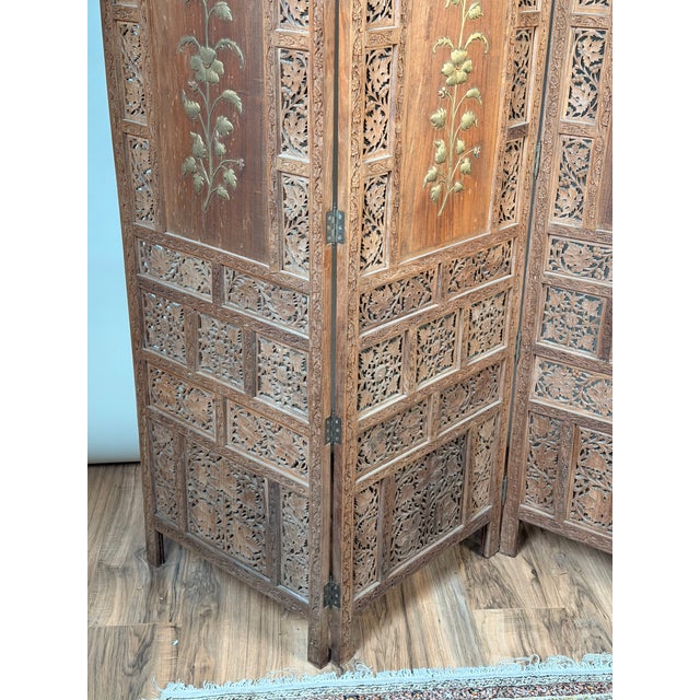 Early 20th Century Anglo-Indian Carved Teak Four-Panel Screen With Applied Brass Floral Decoration For Sale - Image 11 of 13