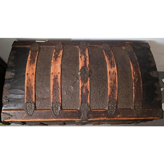 Coffee Monumental Victorian Dome Top Steamer Trunk With Rare Floral Embossed Tin and Pony Express Wichita Kansas Label For Sale - Image 8 of 13