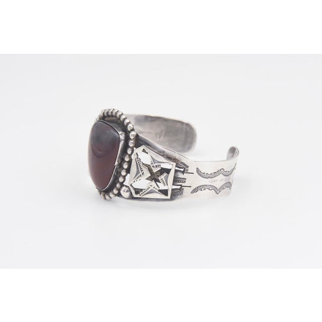 Rustic Mid 20th Century Southwest Native American Fred Harvey Style Sterling Silver and Chalcedony Cuff Bracelet For Sale - Image 3 of 8