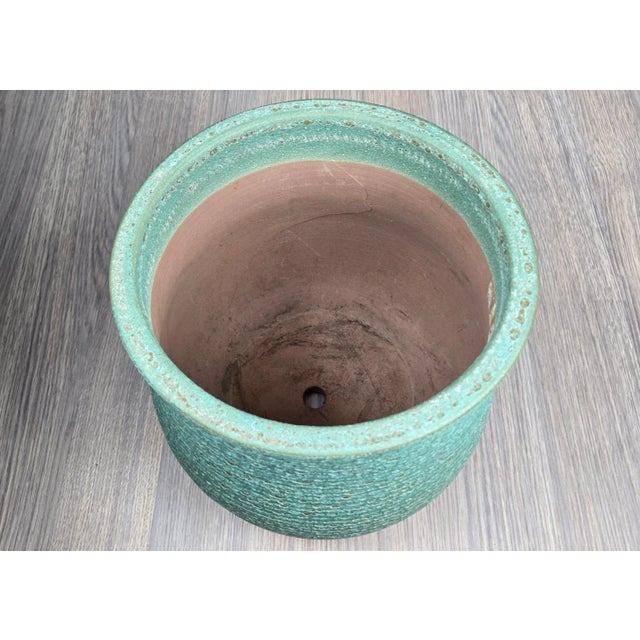 Late 20th Century Ribbed Pottery Planter With Green Volcanic Lava Crater Glaze For Sale - Image 11 of 18