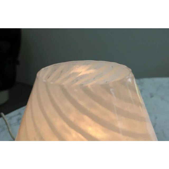 Murano Swirl Mushroom Table Lamp from Venini, 1960s For Sale - Image 3 of 9