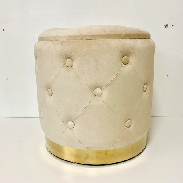 Hollywood Regency 1980s Vintage Chippendale Boho Chic Hollywood Regency Tufted Velvet Stool. For Sale - Image 3 of 11
