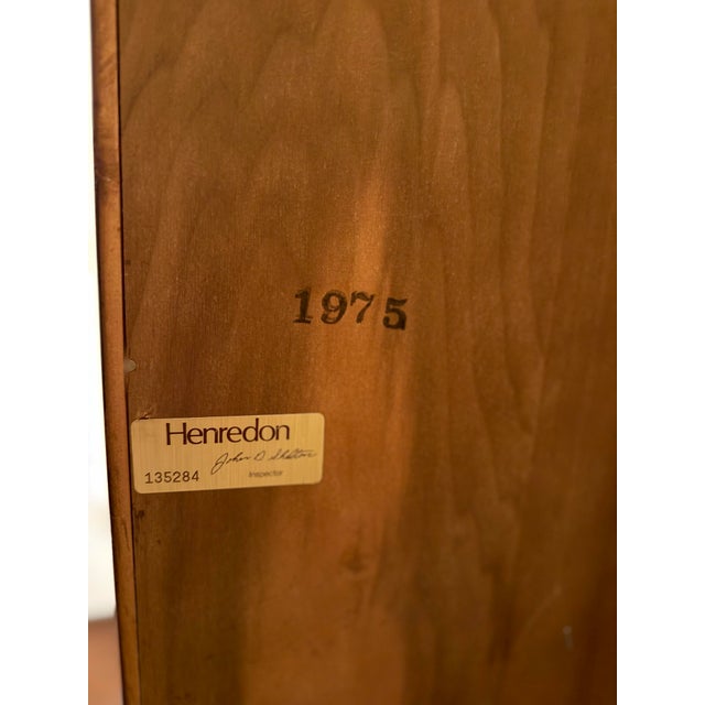 Vintage 1975 Henredon Bombe China Cabinet / Display Hu For Sale In Phoenix - Image 6 of 12