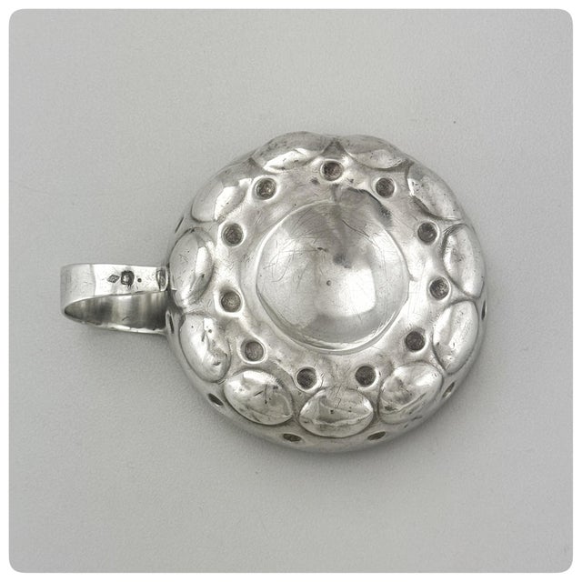 First Standard (950/1000) Solid Silver Wine Taster, Tastevin, or Sommelier Cup, Paris, Circa 1846 For Sale - Image 4 of 7