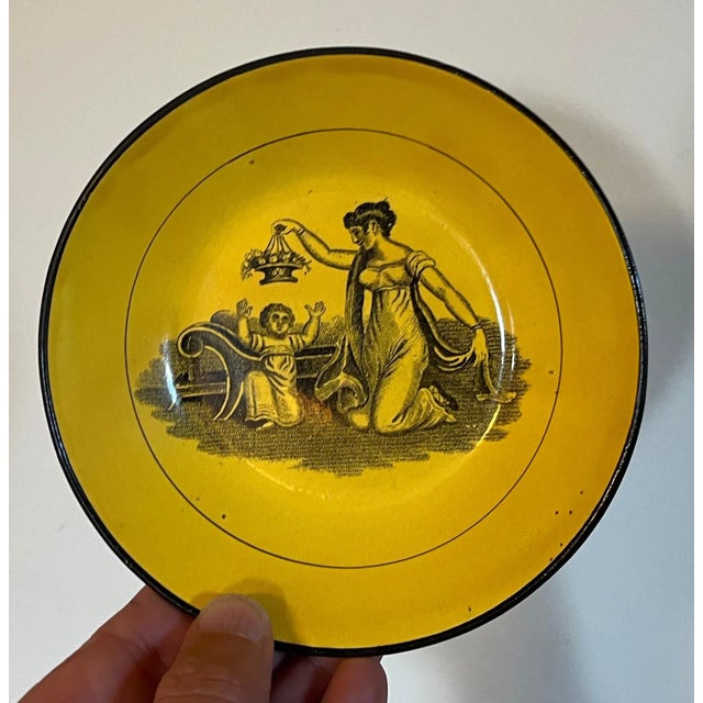 Early 19th Century Antique Early 19th Century Canary Yellow Pearlware Saucer Dish Decorated With a Domestic Scene After Adam Buck For Sale - Image 5 of 11