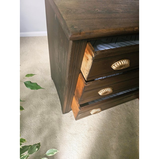 Antique Victorian Oak 3-Drawer Chest/ Dresser (c.1880-1890) For Sale - Image 11 of 13