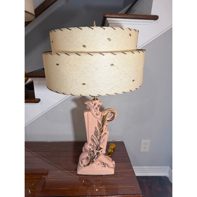 1950s Mid-Century Modern Pink and Gold Swirl Leaf Ceramic Table With Matching Original 2 Tiered Fiberglass Shade With Matching Gold Leave For Sale - Image 10 of 12