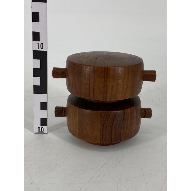 Brown Double Barrel Salt and Pepper Mill by Jens Quistgaard for Dansk, 1950s, Set of 2 For Sale - Image 8 of 10