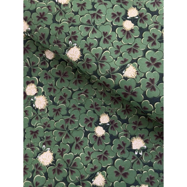 2020s Décors Barbares Trèfles 4 1/2 Yards Cotton Fabric For Sale - Image 5 of 7