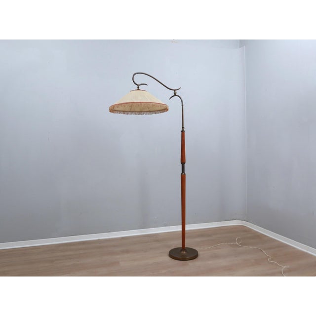 Adjustable Floor Lamp in Brass & Cherry Wood from Osvaldo Borsani, 1950s For Sale - Image 4 of 12