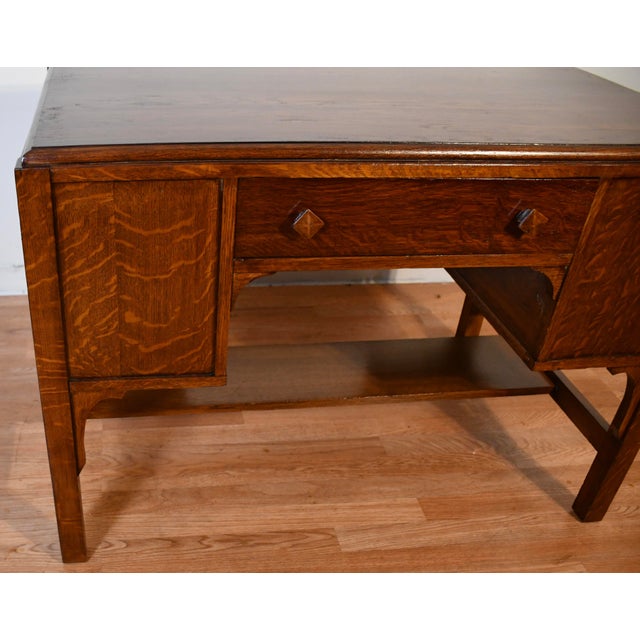 1930s 1930s Mission Arts & Crafts Solid Tiger Oak Office Writing Desk / Library Table For Sale - Image 5 of 16