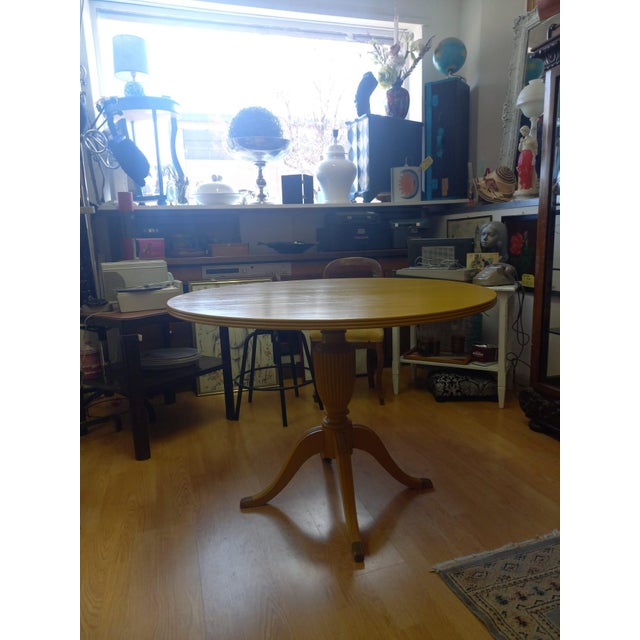 Vintage Round Lacquered Wood Table with Brass Feet, Base, 1950s, in Very Good conditions. Designed 1950 to 1959