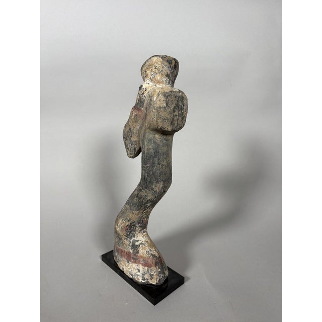 Sculpture of a Mingqi, China, Han Dynasty (206 BC to 221 AD), ancient archaeology For Sale - Image 4 of 8