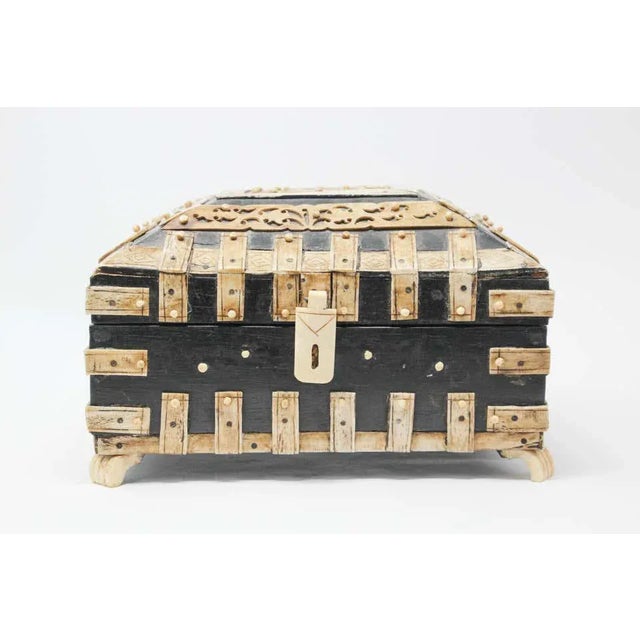 English Antique 19th C. Decorative Anglo-Indian Overlay Footed Box With Engraved Bone For Sale - Image 3 of 8