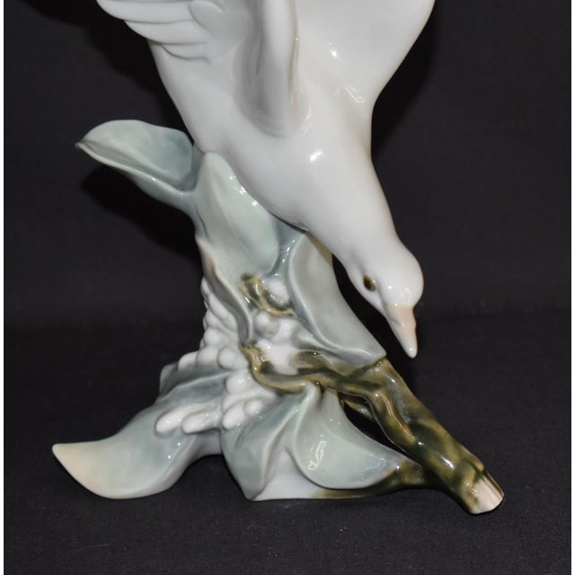 Transitional Lladro Turtle Dove Figurine 4550 Glossy Porcelain White Bird Spain Vintage For Sale - Image 3 of 14