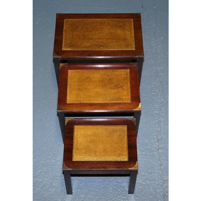 Vintage Nesting Tables in Brass with Camel Brown Leather Tops, Set of 3 For Sale - Image 5 of 11