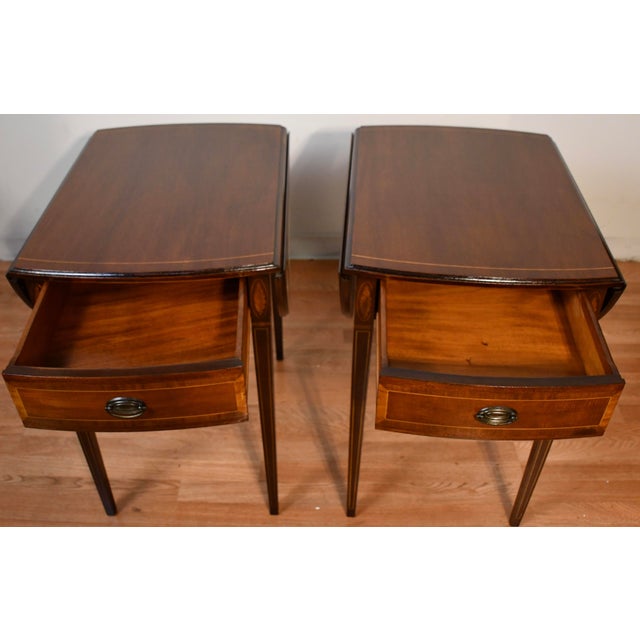 1920 Pair of English Hepplewhite Mahogany & Satinwood Inlay Pembroke Side Tables / End Tables For Sale - Image 9 of 18