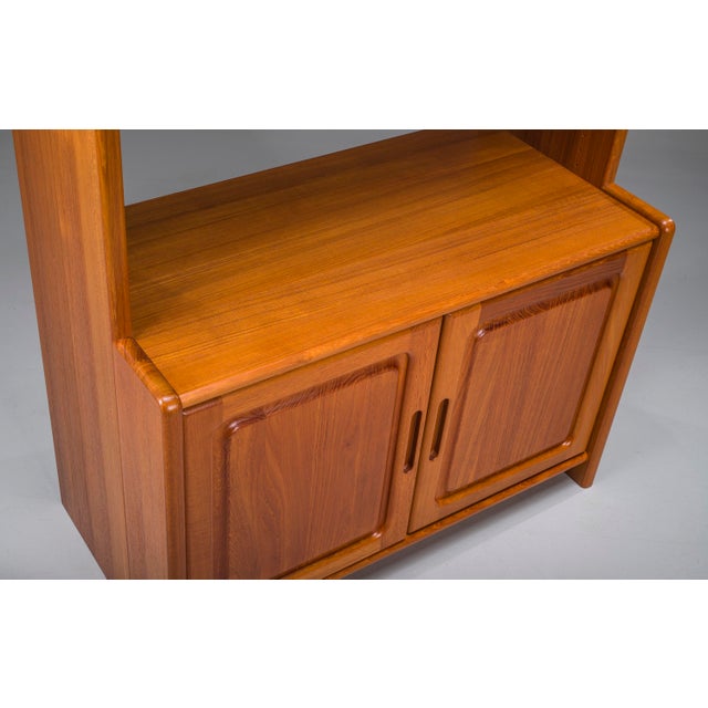 Mid-Century Modern Danish Teak Bookcase with Cabinet from Dyrlund, 1970s For Sale - Image 3 of 11